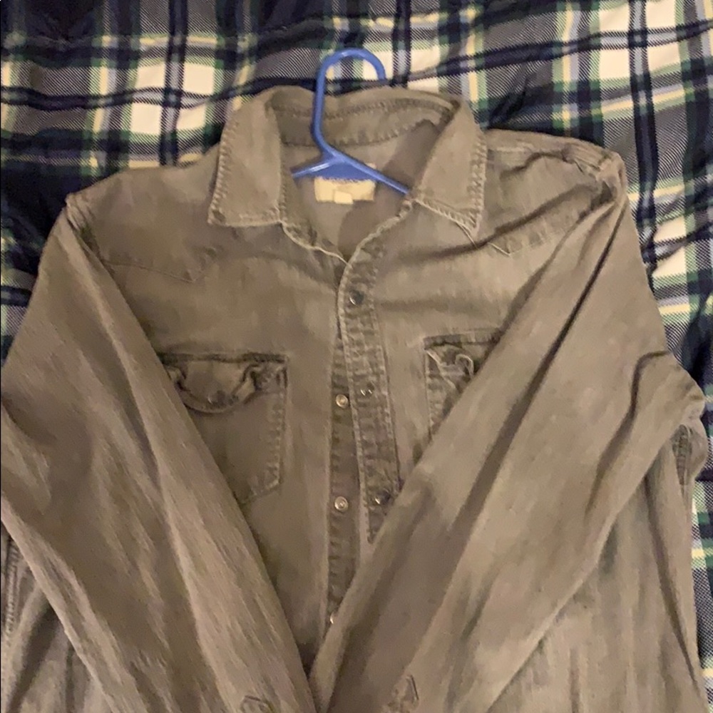 Grey denim feel shirt. Comment any questions!!